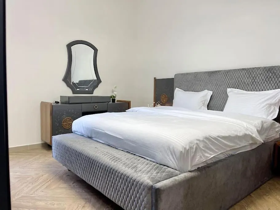 Lovely Private Contemporary Residential Apartment - 201 Абу-Даби