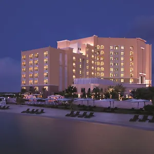 Traders Hotel, Абу-Даби